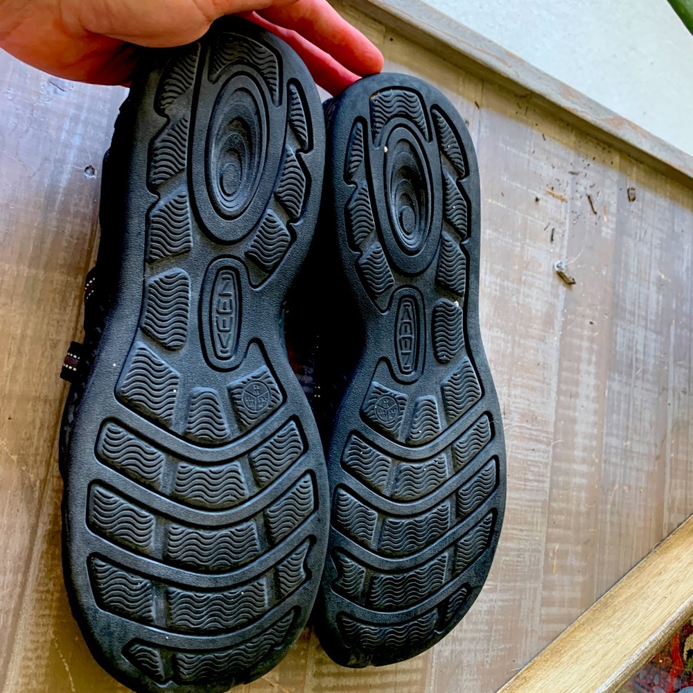 KEEN Men’s water shoes size 11.5